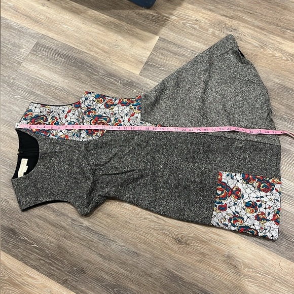 Stella McCarthy gray sleevless fit and flare dress with floral details - Picture 10 of 10